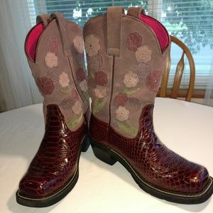 Adorable Red Ariat Boots Size 8